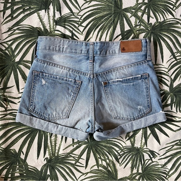 SOLD✨ H&M • Boyfriend Distressed Jean Shorts - Picture 6 of 10